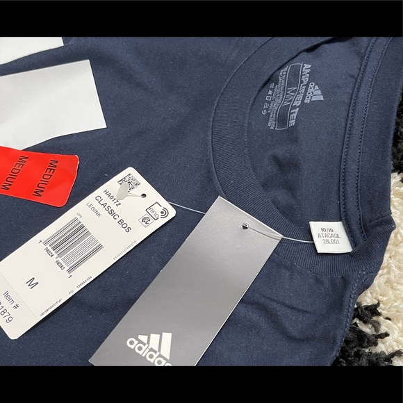 NWT Men Size Medium Adidas Short Sleeve Tee With Logo Print 100% Cotton In Navy - Picture 10 of 11